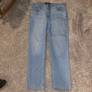 Mens Hollister Jeans Classic Straight Epic Flex Size 34x 32 Light wash
